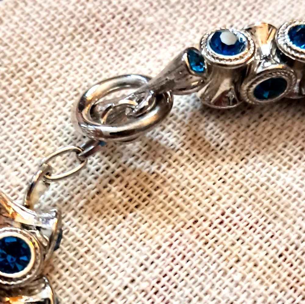 🌇HOLD for CG.🌇NWOT Stainless Steel Blue Stone Beaded Stretch Toggle Bracelet - Picture 5 of 8